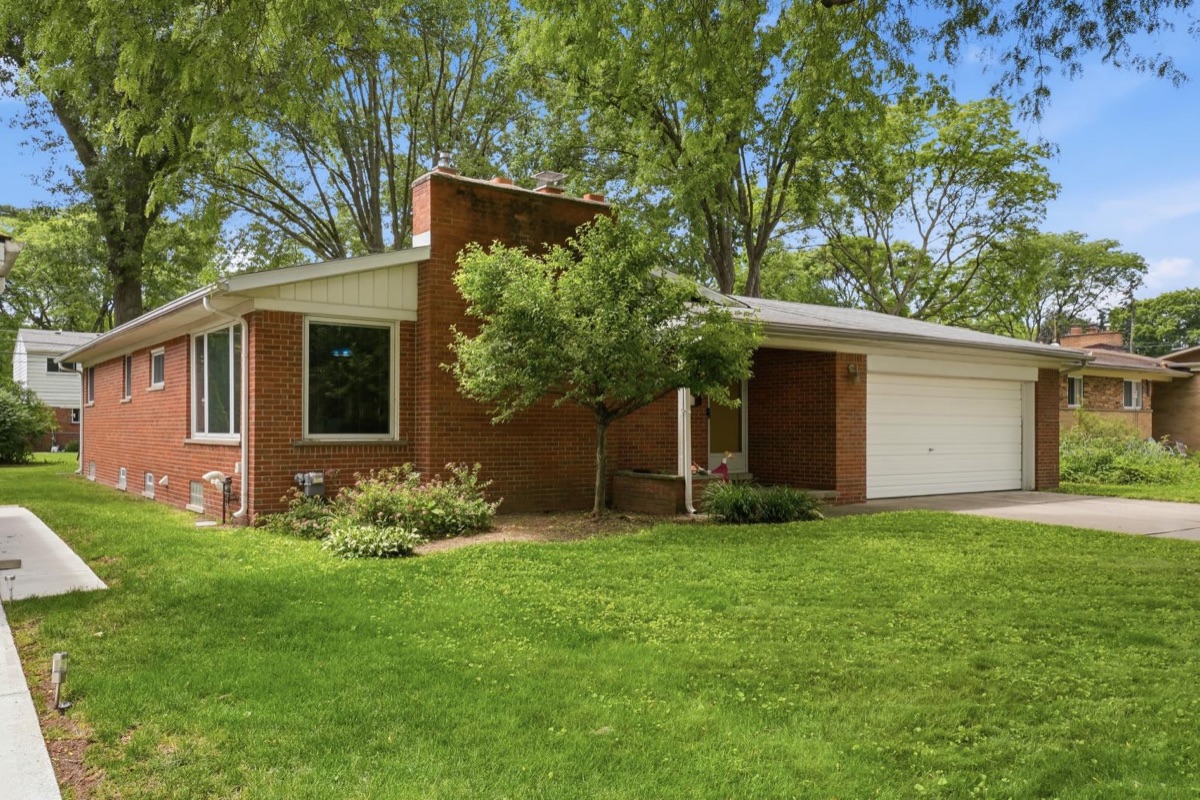 Listing photo 3 — Livonia, MI