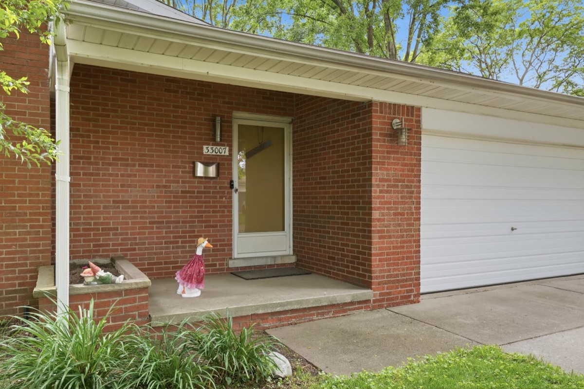 Listing photo 6 — Livonia, MI