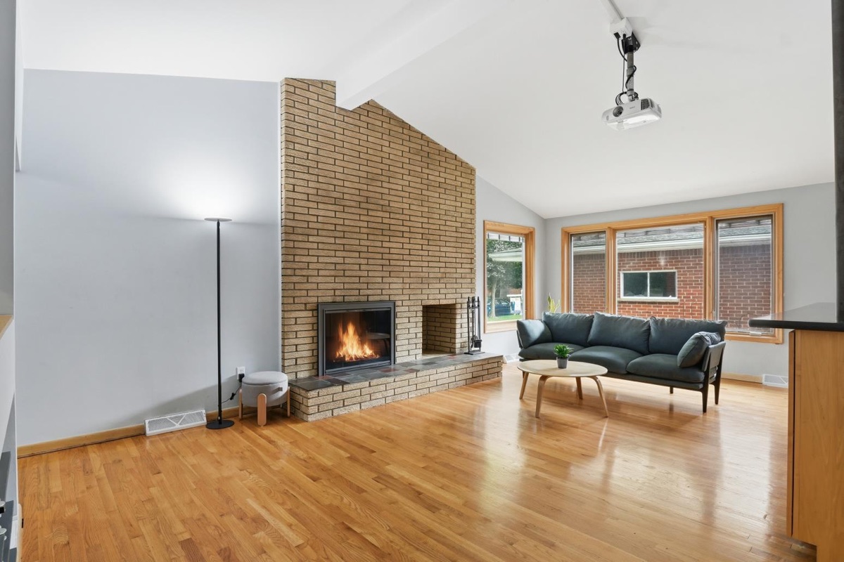 Listing photo 9 — Livonia, MI