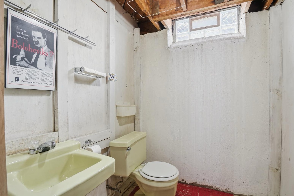 Listing photo 42 — Livonia, MI
