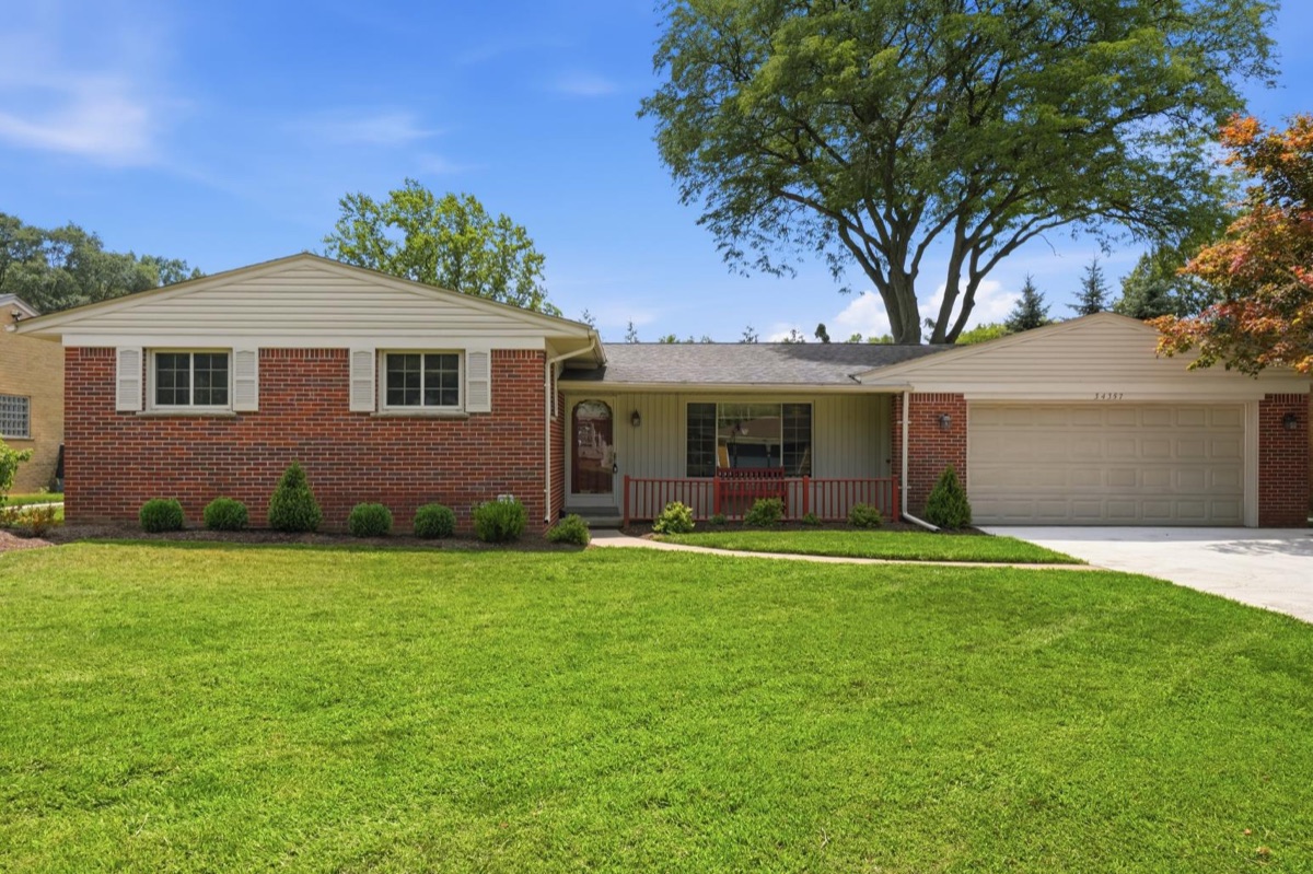 Listing photo 2 — Livonia, MI