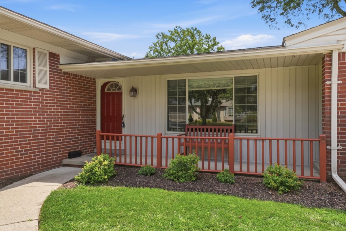 Listing photo 5 — Livonia, MI
