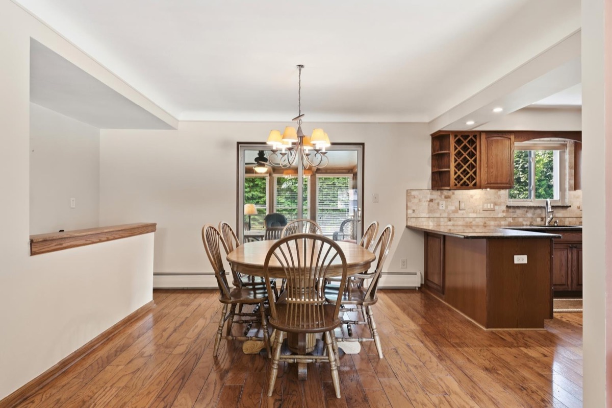 Listing photo 11 — Livonia, MI