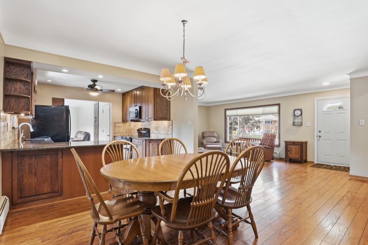 Listing photo 13 — Livonia, MI