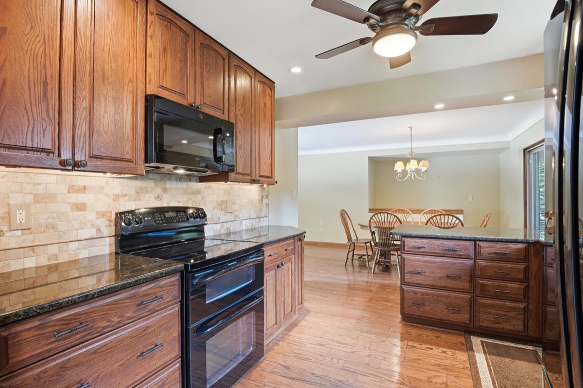 Listing photo 16 — Livonia, MI