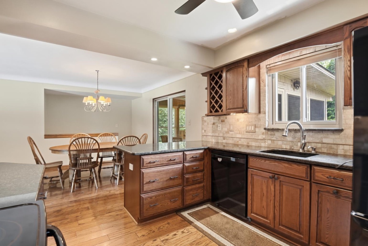 Listing photo 17 — Livonia, MI