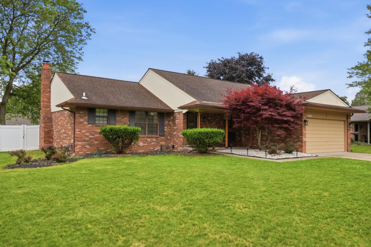 Listing photo 2 — Livonia, MI