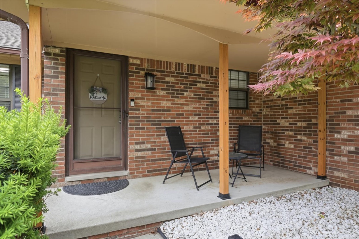 Listing photo 5 — Livonia, MI