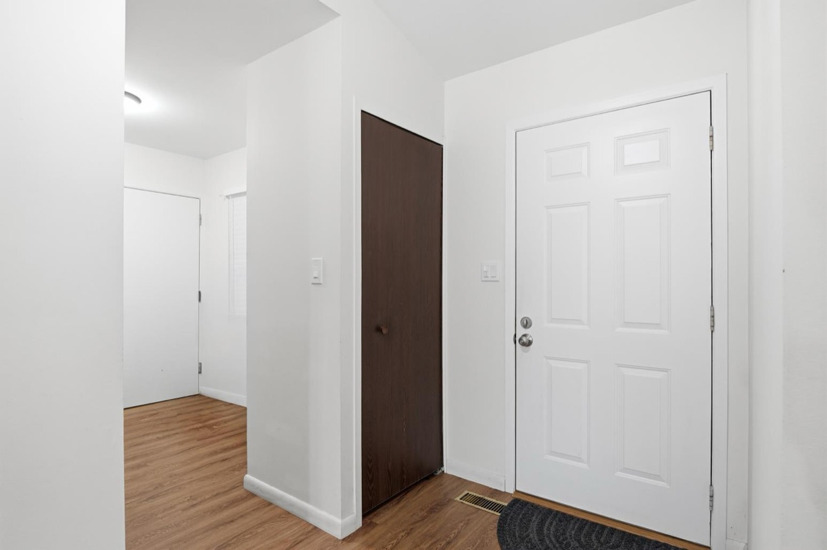 Listing photo 6 — Livonia, MI