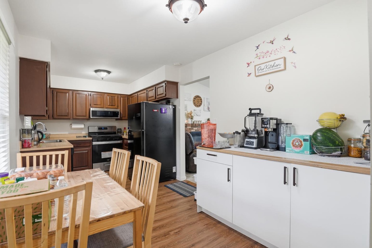 Listing photo 8 — Livonia, MI