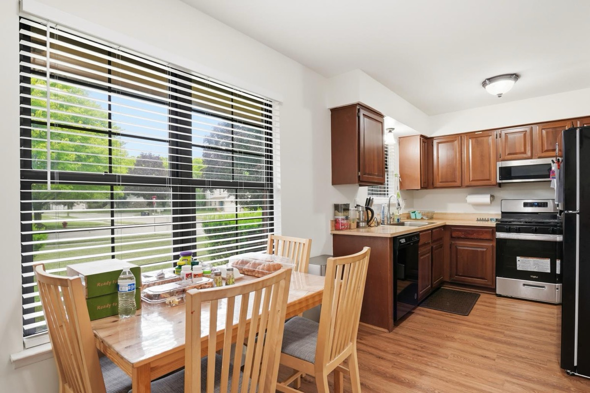Listing photo 9 — Livonia, MI
