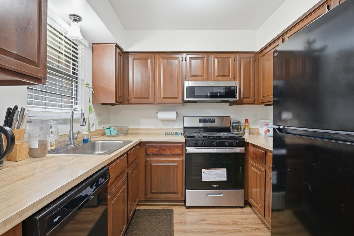Listing photo 11 — Livonia, MI