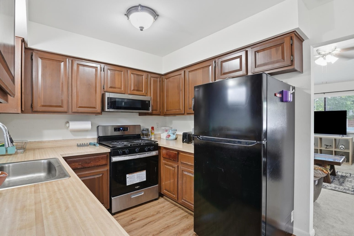 Listing photo 12 — Livonia, MI