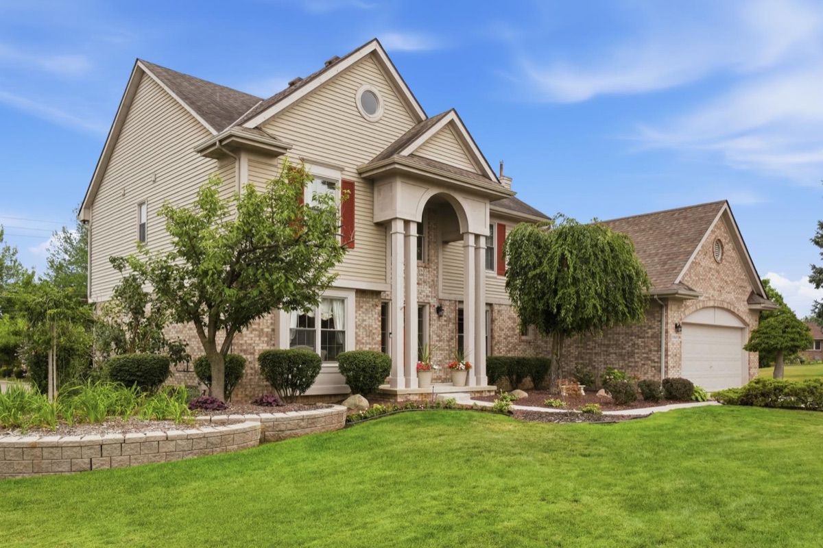 Listing photo 4 — Livonia, MI