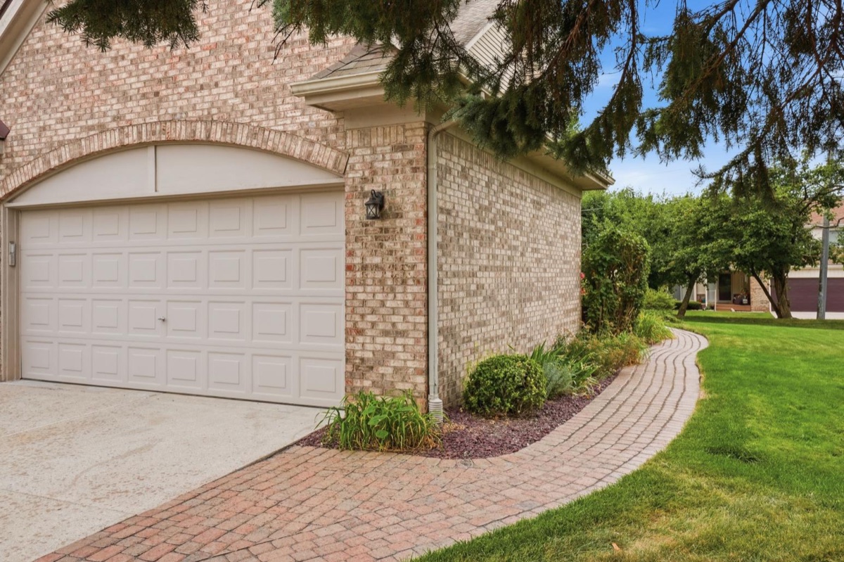 Listing photo 6 — Livonia, MI