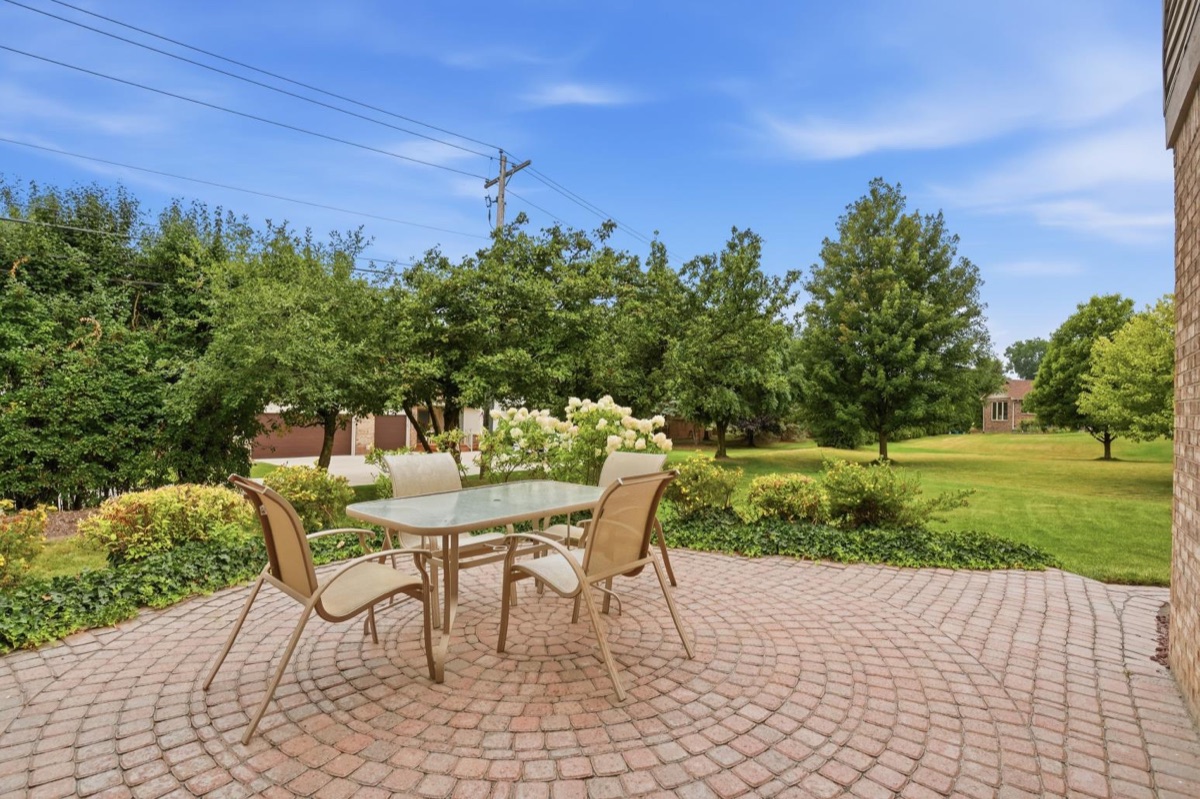 Listing photo 8 — Livonia, MI