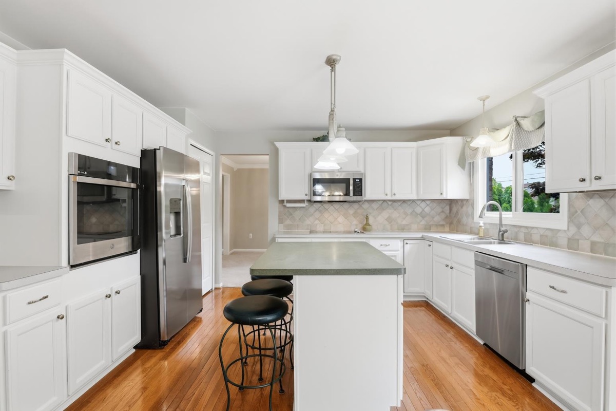 Listing photo 29 — Livonia, MI