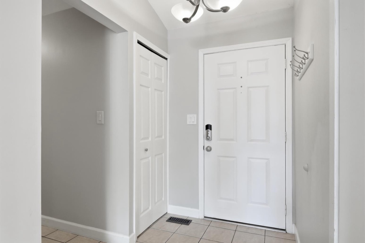 Listing photo 10 — Livonia, MI