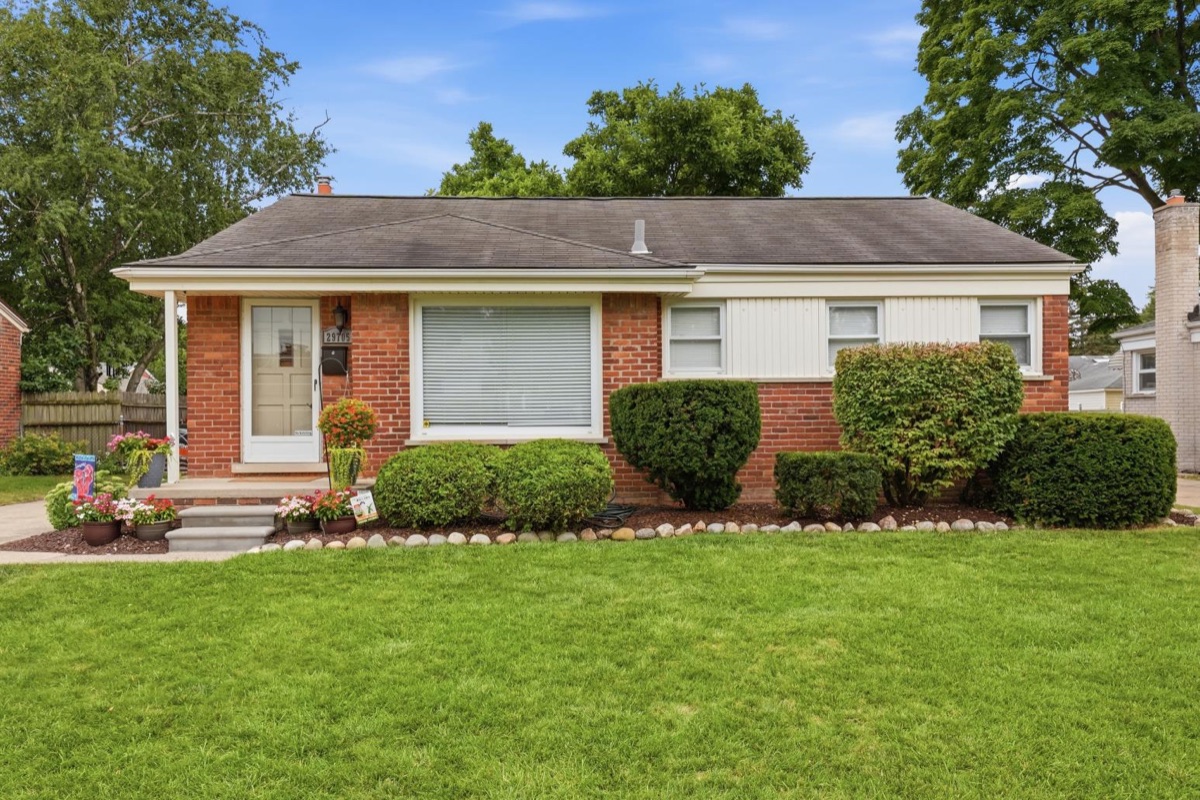 Listing photo 2 — Livonia, MI