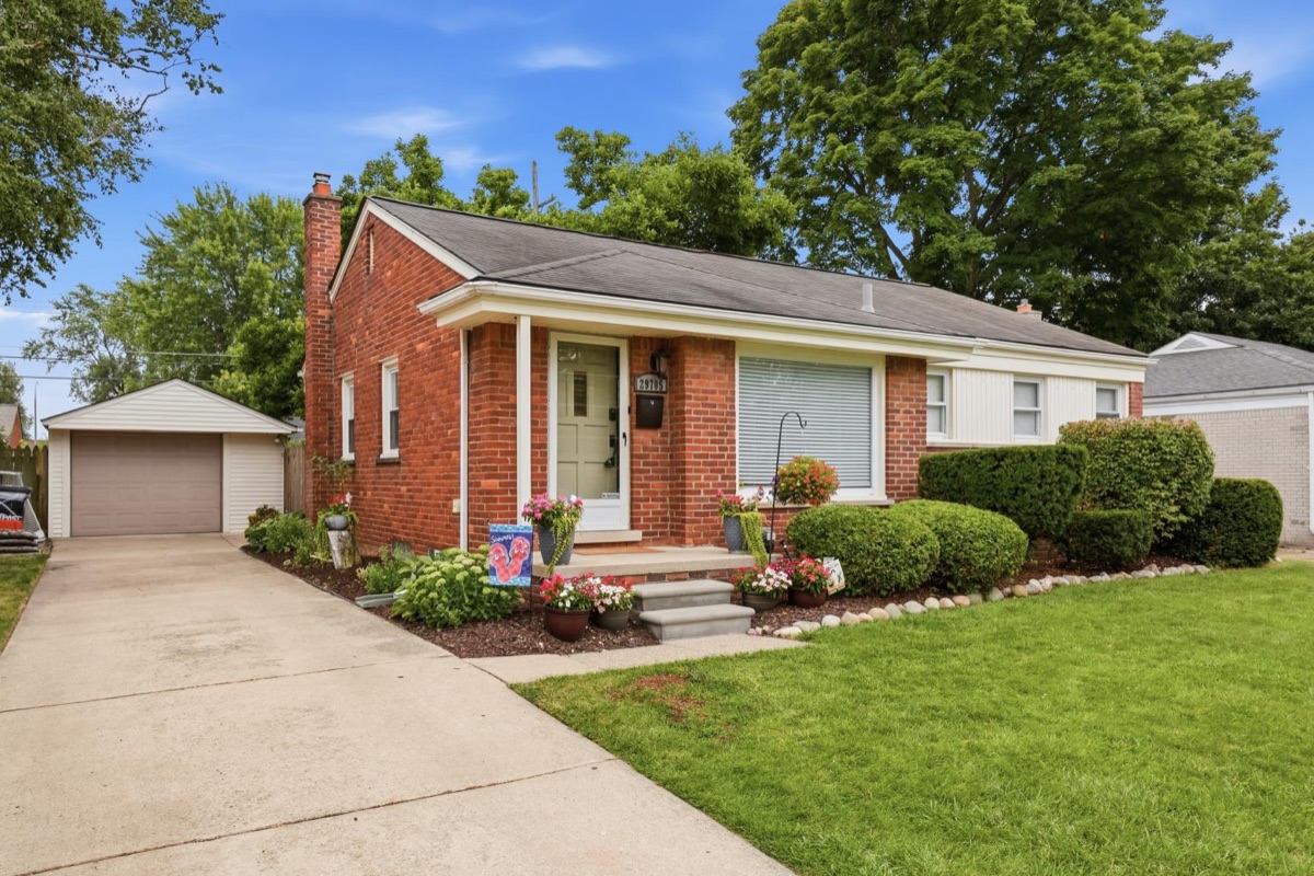 Listing photo 3 — Livonia, MI