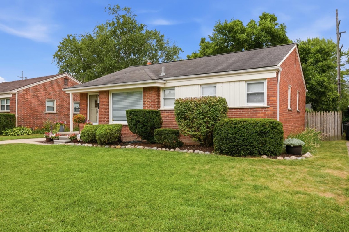Listing photo 4 — Livonia, MI