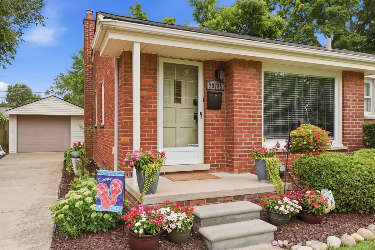 Listing photo 5 — Livonia, MI