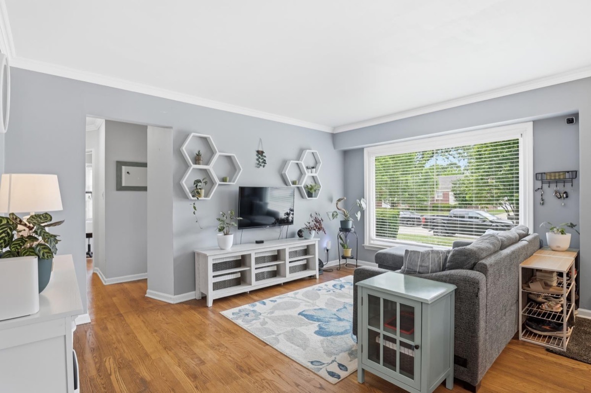 Listing photo 8 — Livonia, MI