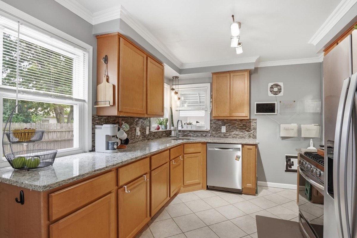 Listing photo 14 — Livonia, MI