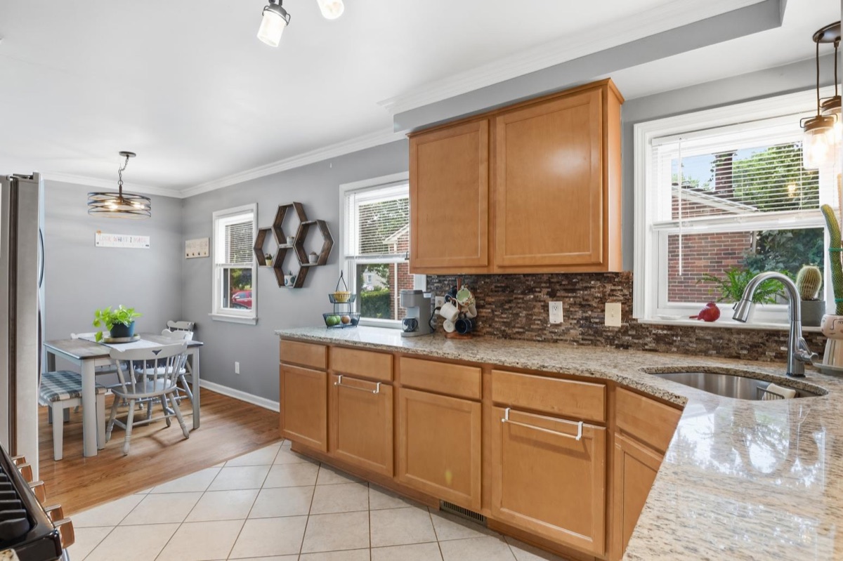 Listing photo 16 — Livonia, MI