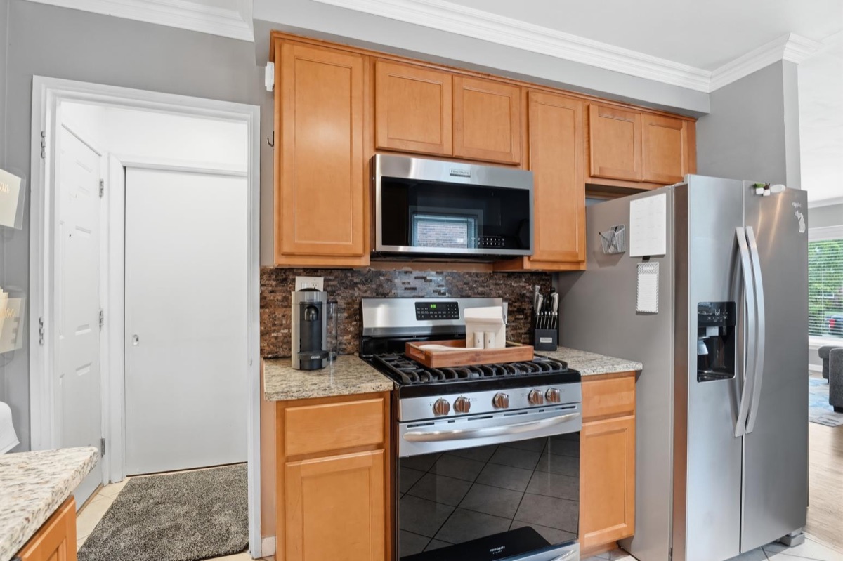 Listing photo 17 — Livonia, MI