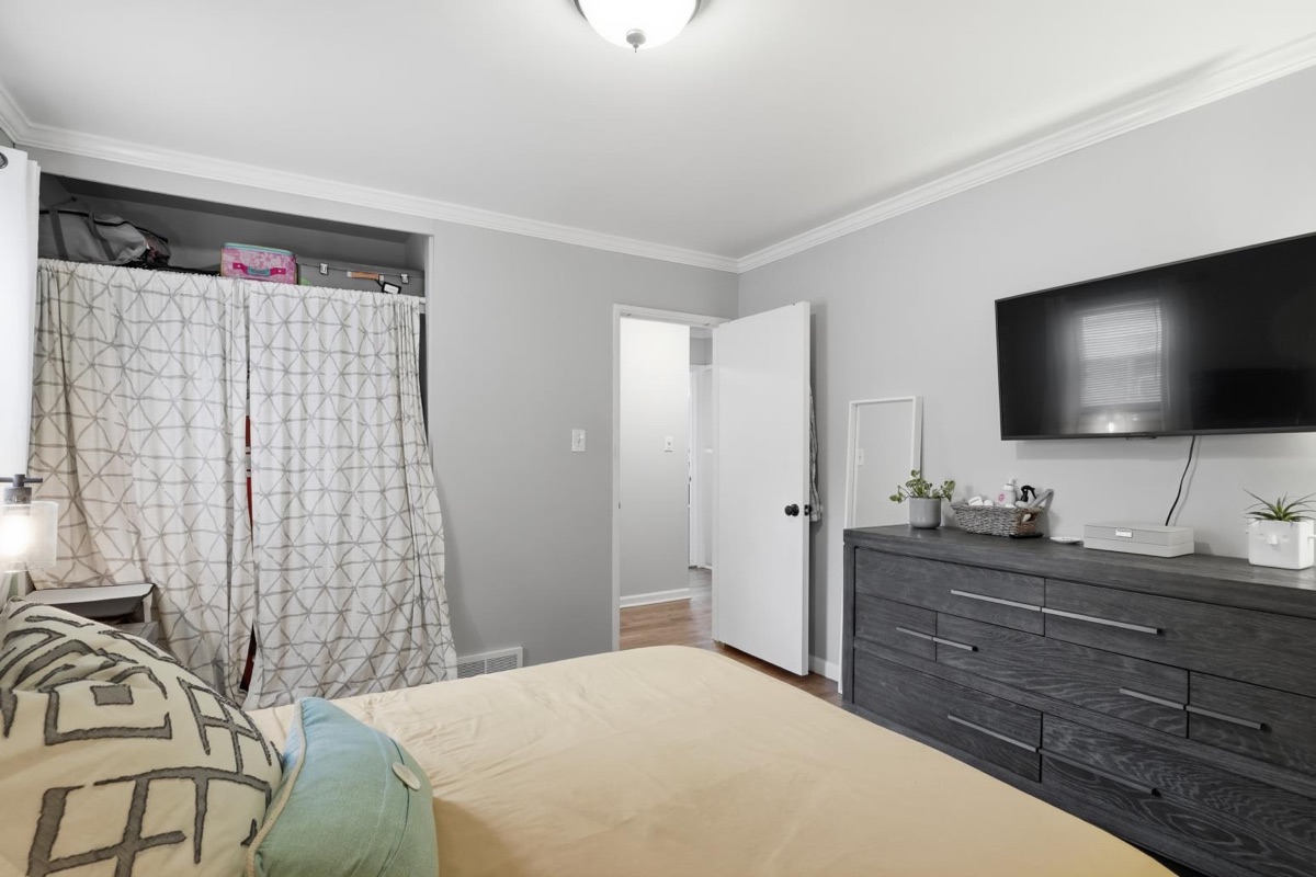 Listing photo 23 — Livonia, MI