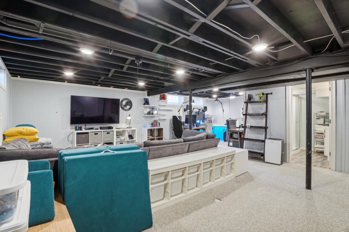 Listing photo 33 — Livonia, MI