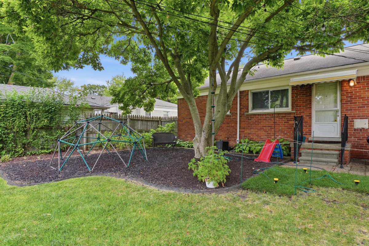 Listing photo 42 — Livonia, MI