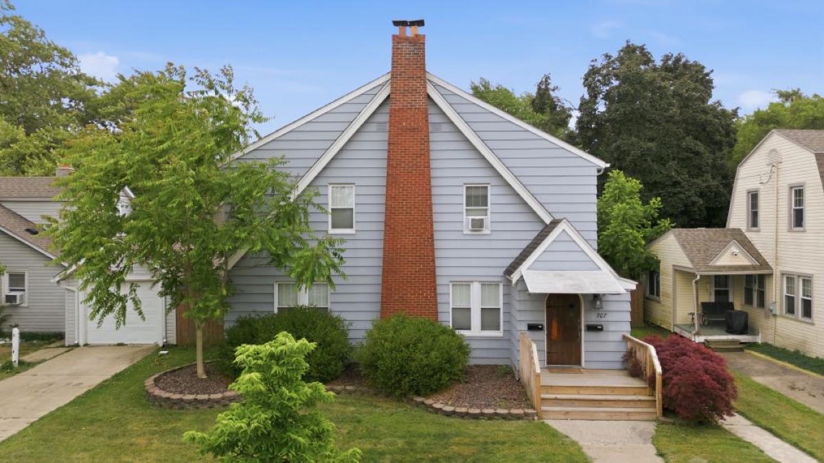 Listing photo 2 — Monroe, MI