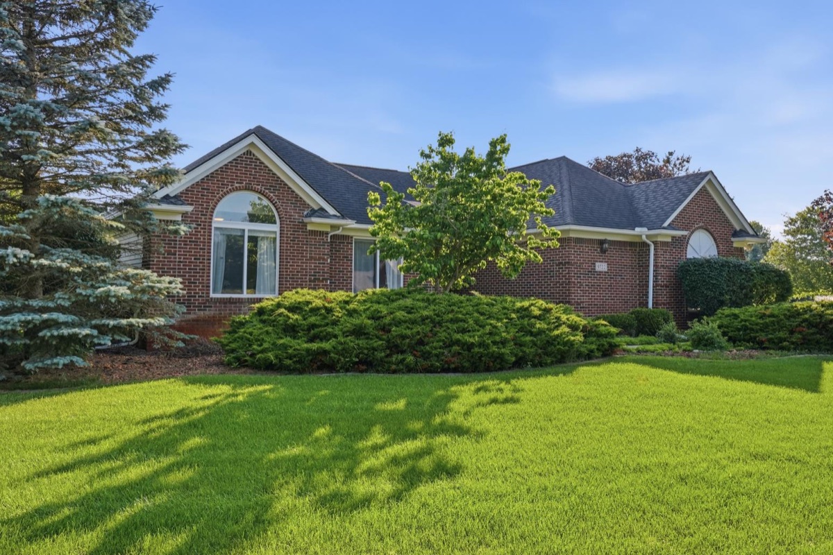 Listing photo 3 — South Lyon, MI