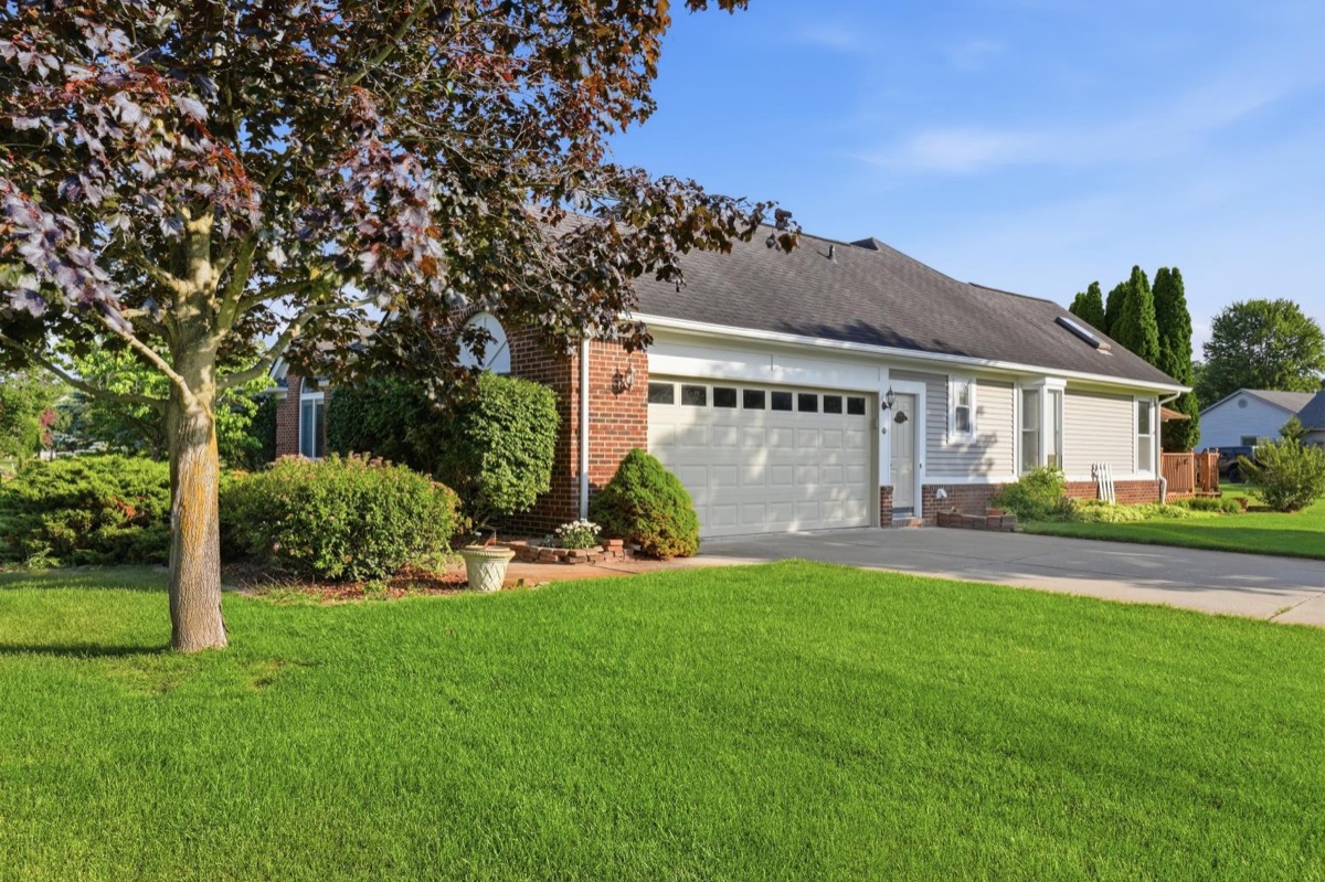 Listing photo 4 — South Lyon, MI