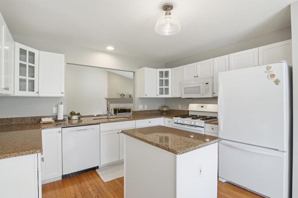 Listing photo 13 — South Lyon, MI