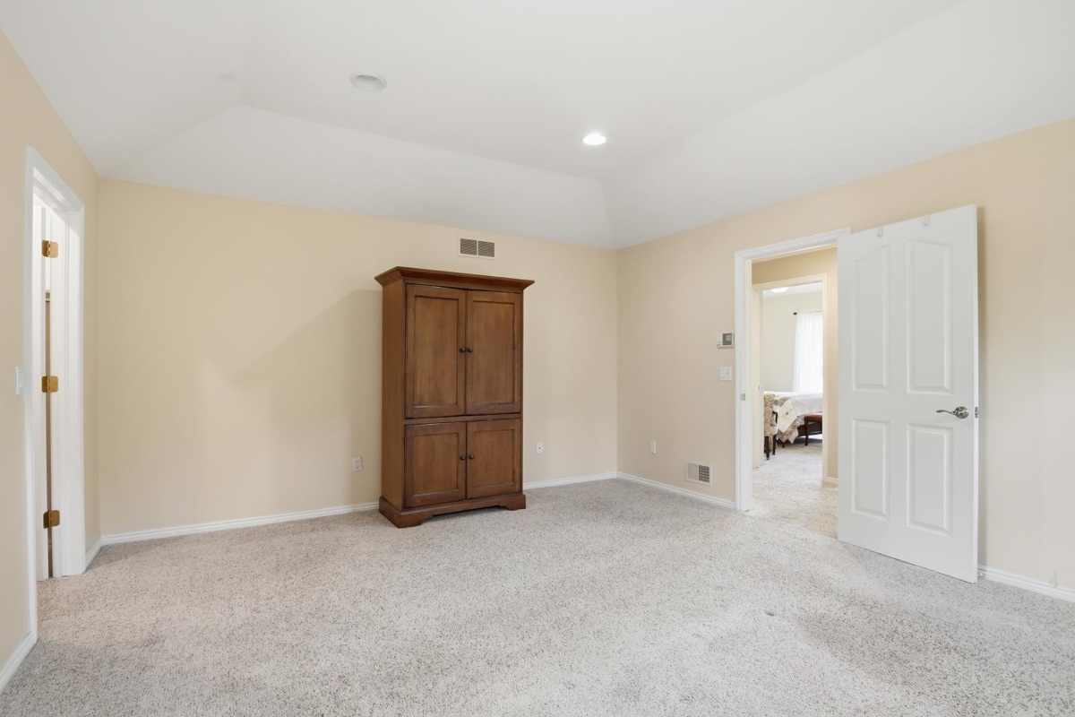 Listing photo 33 — South Lyon, MI
