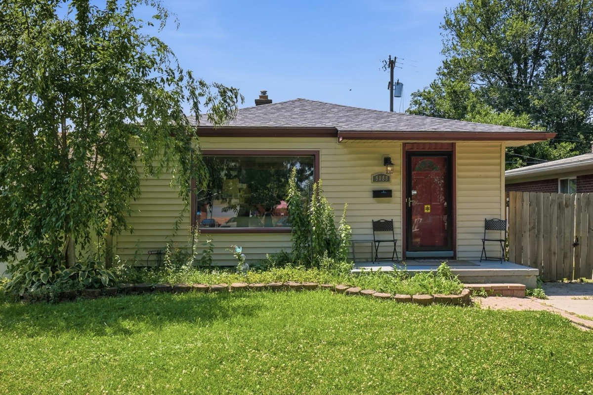 Listing photo 2 — Taylor, MI