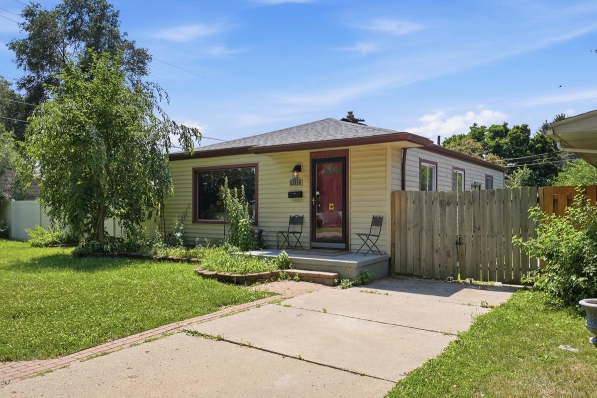 Listing photo 3 — Taylor, MI