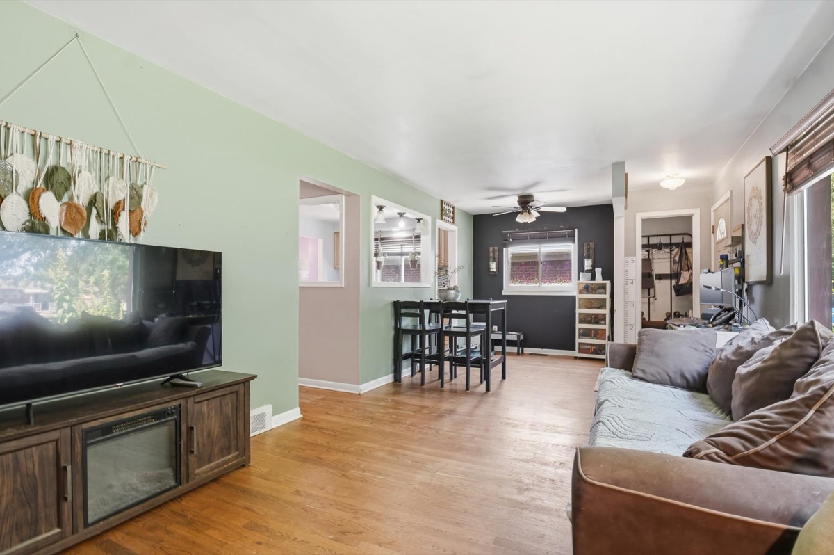 Listing photo 11 — Taylor, MI