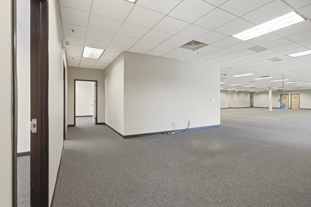 Listing photo 8 — Troy, MI