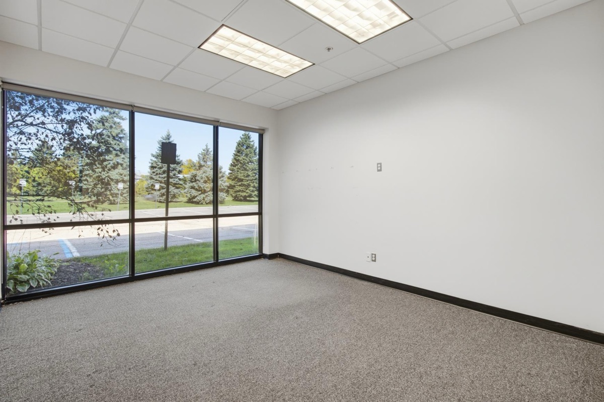 Listing photo 11 — Troy, MI