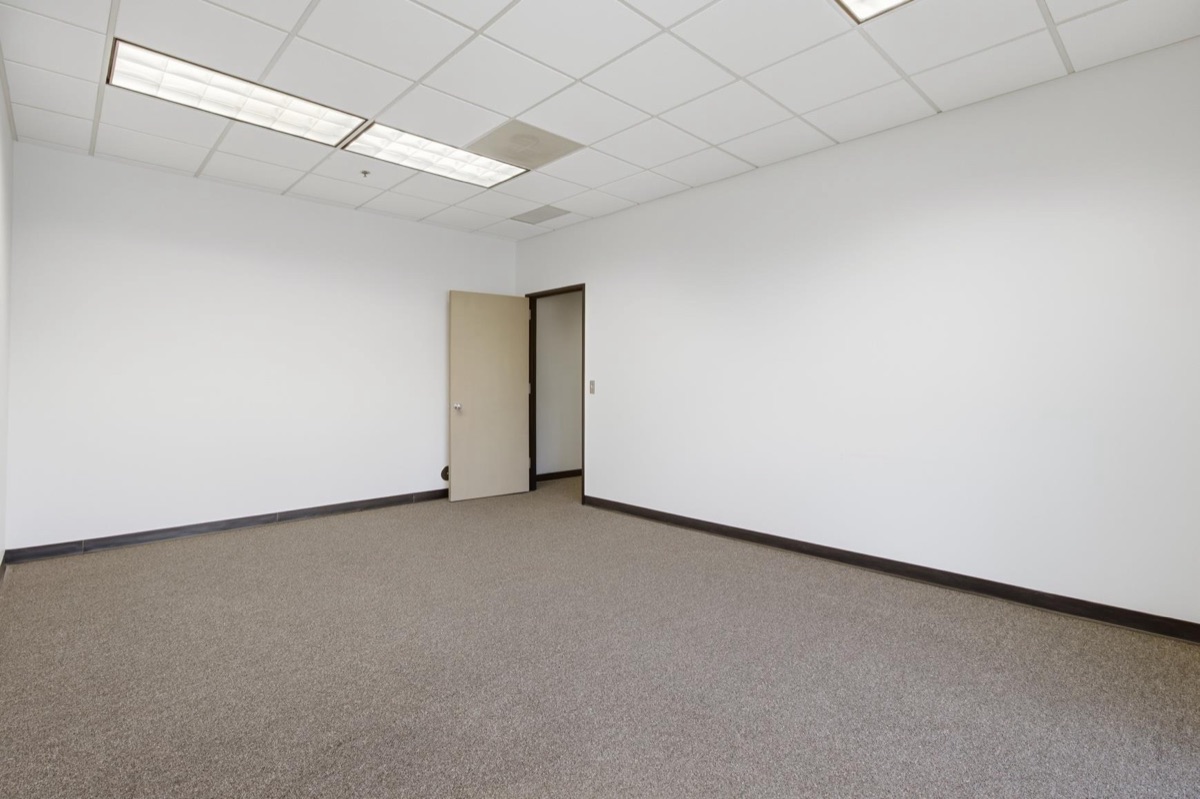Listing photo 14 — Troy, MI