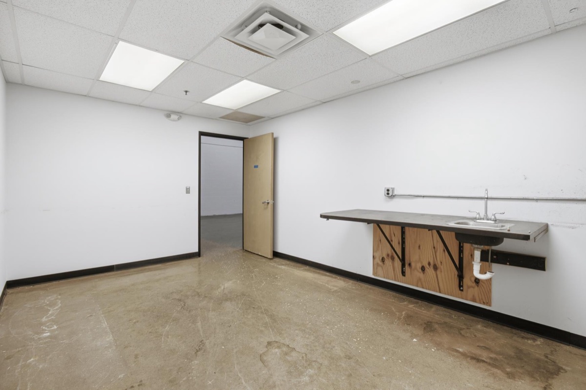 Listing photo 32 — Troy, MI