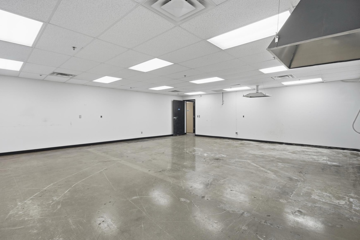 Listing photo 34 — Troy, MI