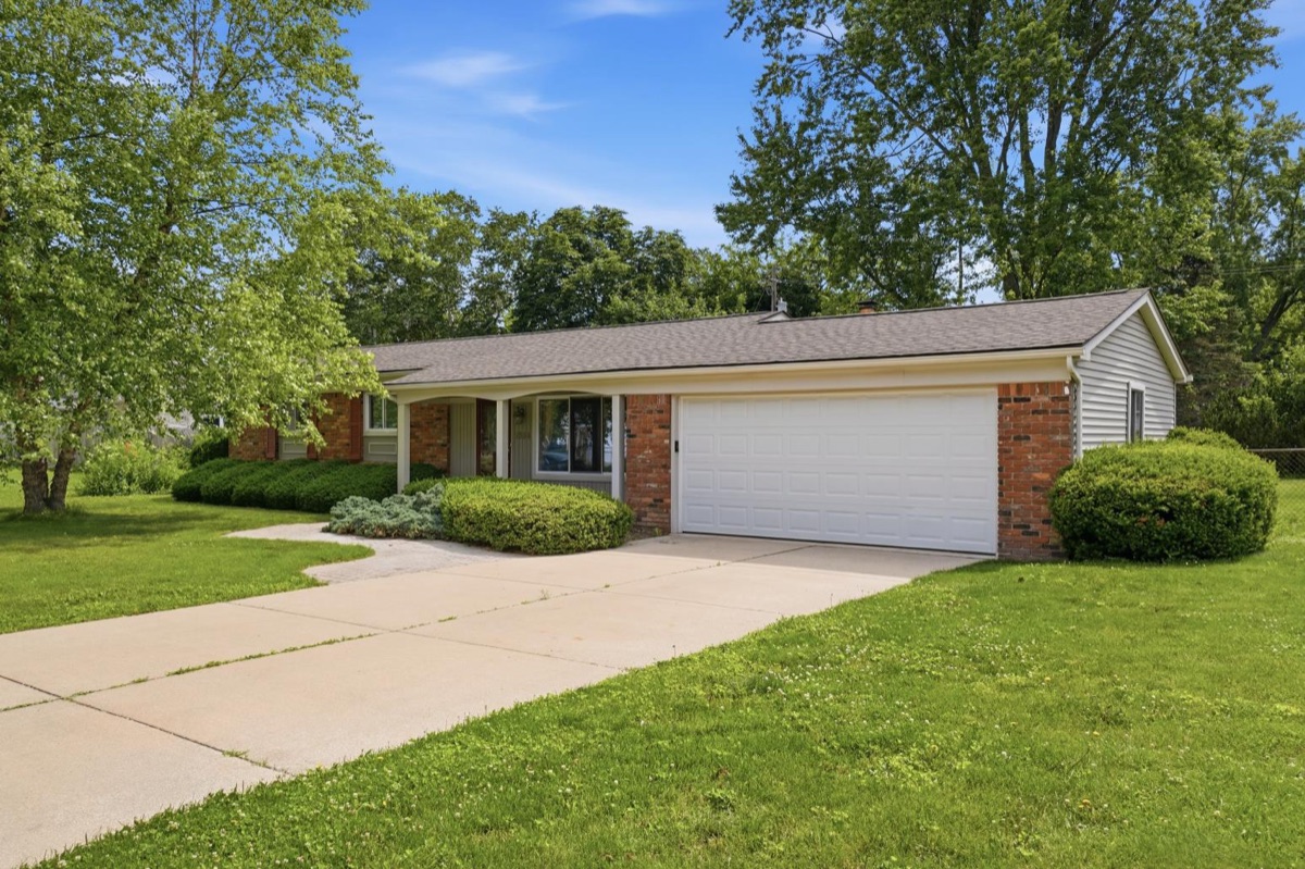 Listing photo 5 — Waterford Township, MI