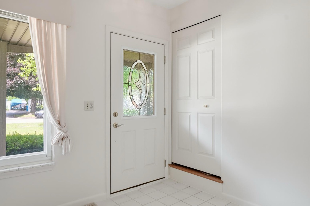 Listing photo 7 — Waterford Township, MI