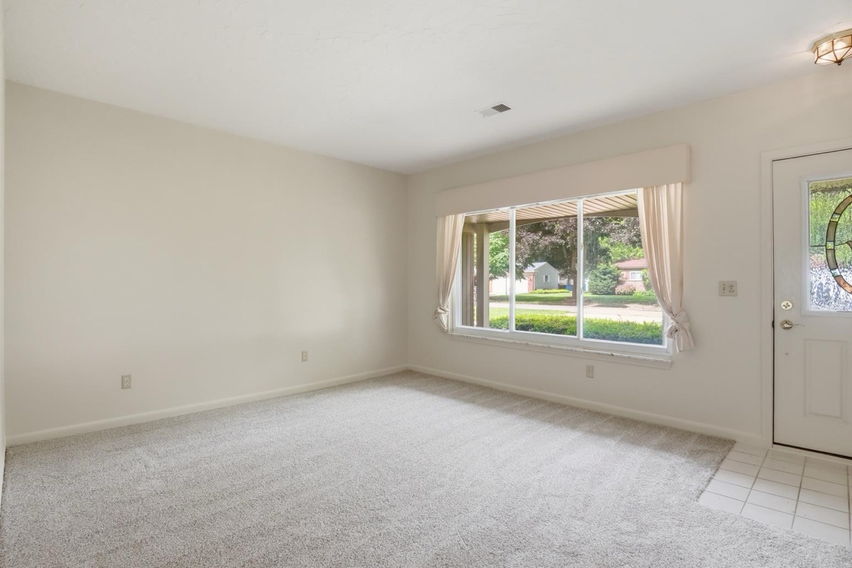 Listing photo 9 — Waterford Township, MI