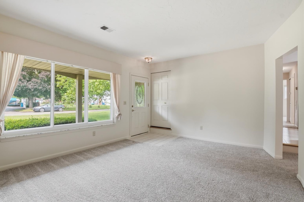 Listing photo 10 — Waterford Township, MI